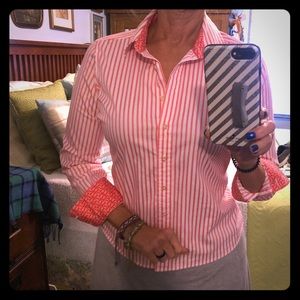 Long-sleeved, collared, buttoned shirt